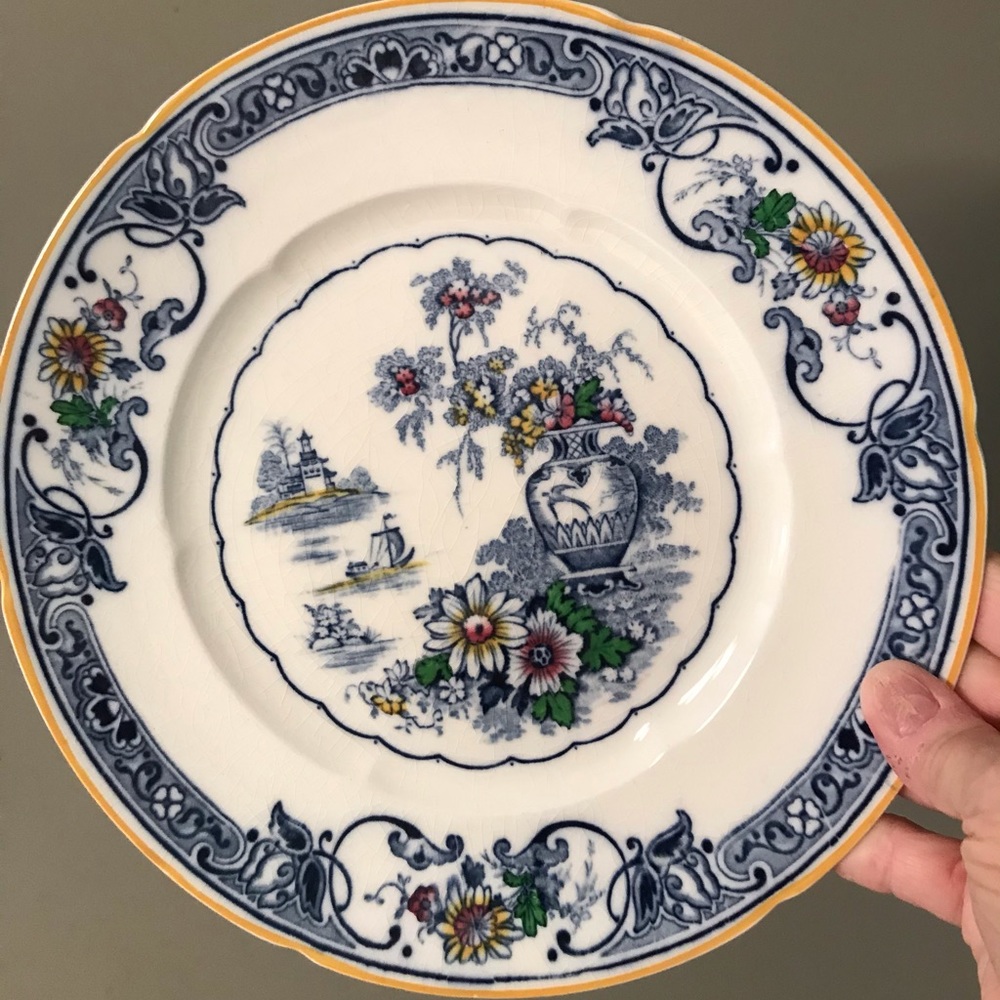 WH Grindley Chelsea Ivory dinner plate